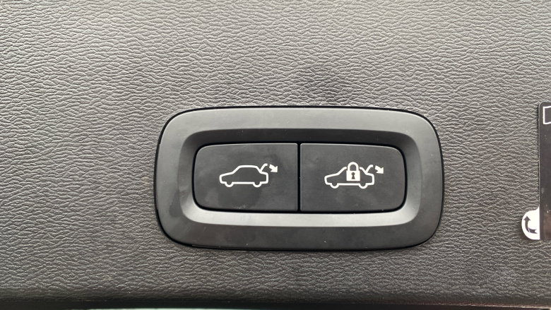 Volvo Xc40 170kW Recharge Plus 69kWh 5dr Auto Electric Estate